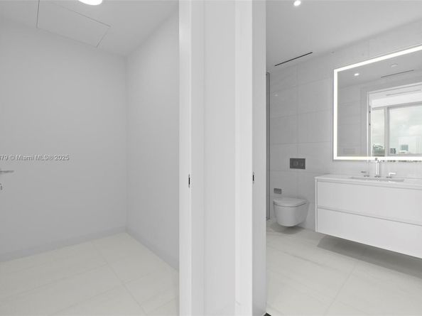 300 Biscayne Blvd way 4508, Miami FL 33131