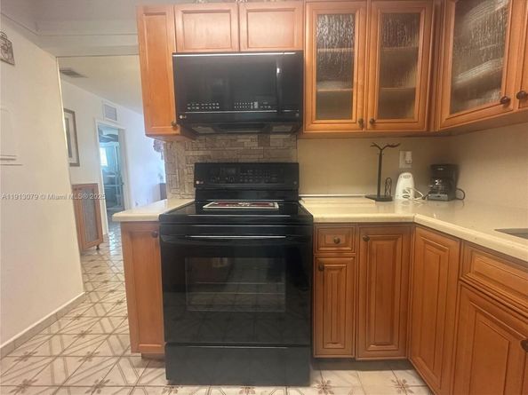 16790 NE 14th Ave 202, Miami FL 33162