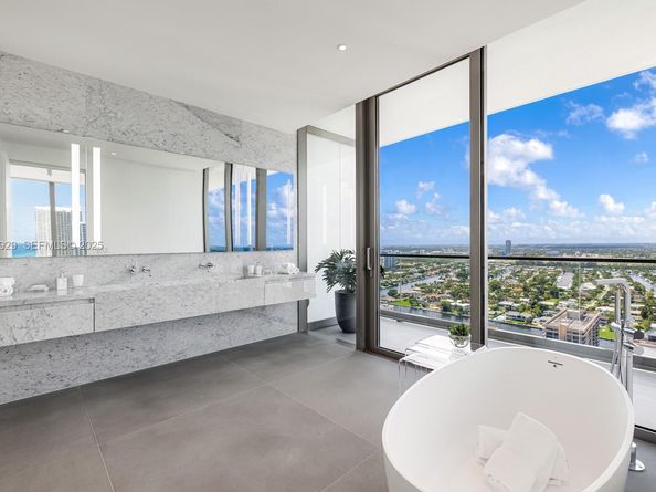 2000 S Ocean Drive 31A, Hallandale Beach FL 33009