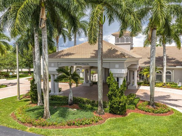 19138 Stonebrook St, Weston FL 33332
