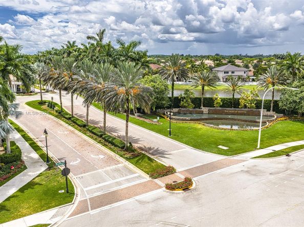 19138 Stonebrook St, Weston FL 33332