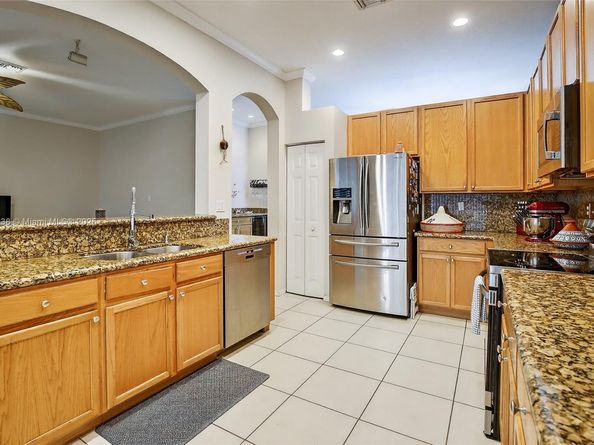 19138 Stonebrook St, Weston FL 33332
