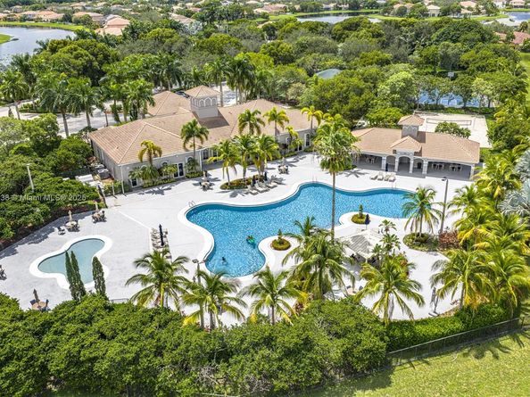 19138 Stonebrook St, Weston FL 33332