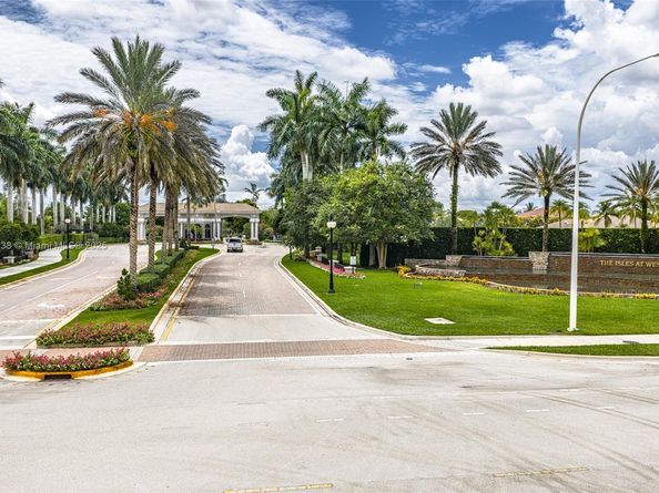 19138 Stonebrook St, Weston FL 33332