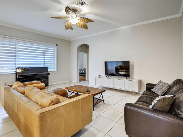 19138 Stonebrook St, Weston FL 33332