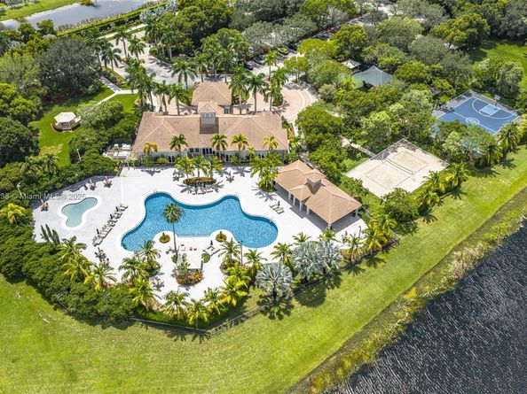 19138 Stonebrook St, Weston FL 33332