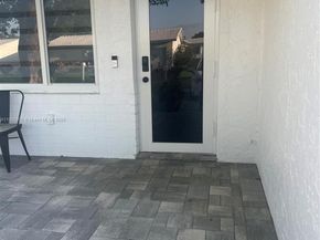8221 NW 14th St, Plantation FL 33322