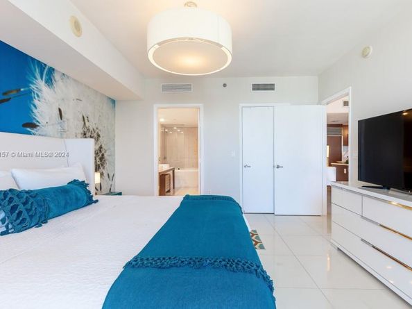 485 Brickell Ave 3906, Miami FL 33131