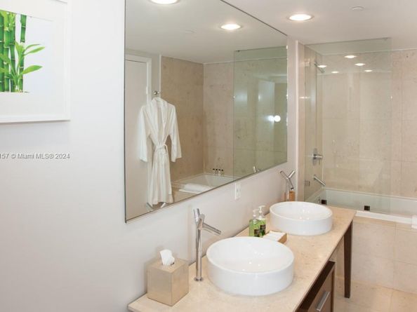 485 Brickell Ave 3906, Miami FL 33131