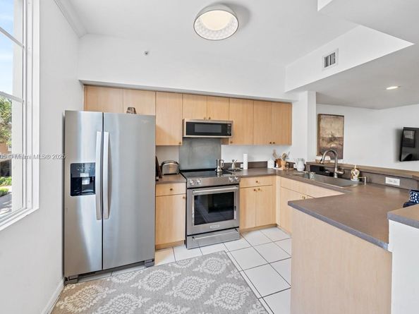 2861 NE 185TH St 305, Aventura FL 33180