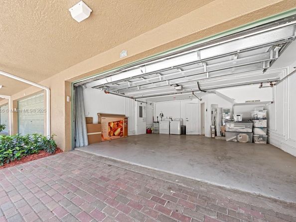 2861 NE 185TH St 305, Aventura FL 33180