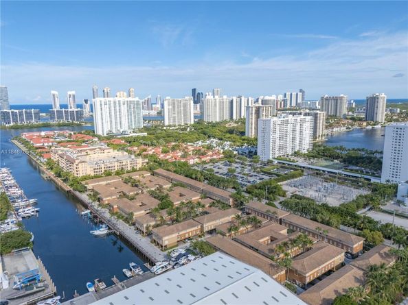 2861 NE 185TH St 305, Aventura FL 33180