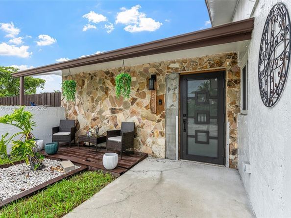 2791 NW 207th St, Miami Gardens FL 33056