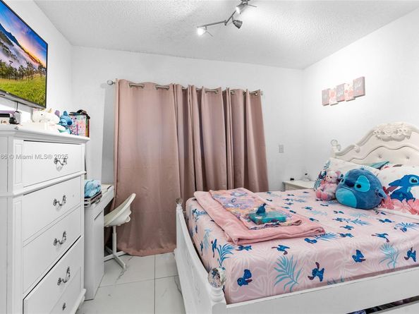 2791 NW 207th St, Miami Gardens FL 33056