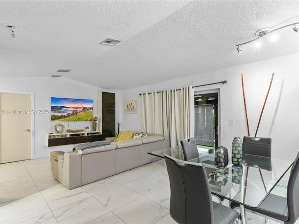 2791 NW 207th St, Miami Gardens FL 33056