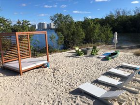 16385 Biscayne Blvd 1417, North Miami Beach FL 33160