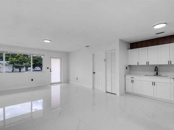 741 NW 175th Dr, Miami Gardens FL 33169