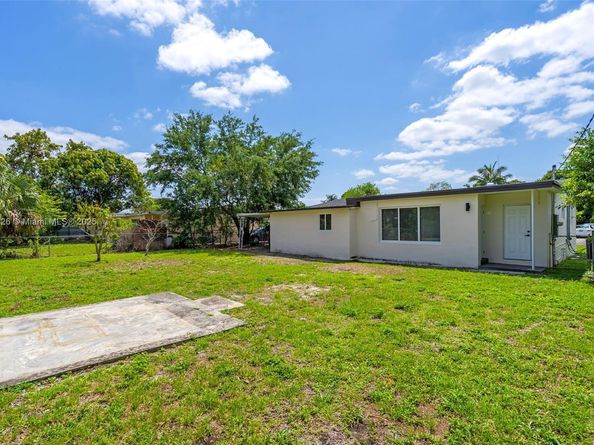 741 NW 175th Dr, Miami Gardens FL 33169