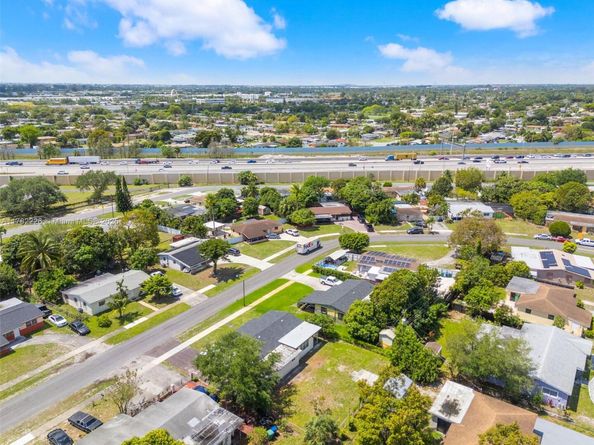 741 NW 175th Dr, Miami Gardens FL 33169