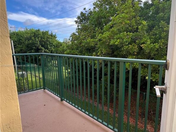 12645 SW 91st St 202, Miami FL 33186