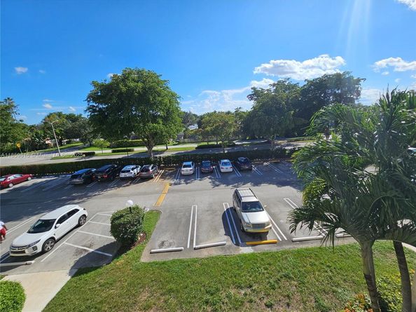 8429 Forest Hills Dr 305, Coral Springs FL 33065