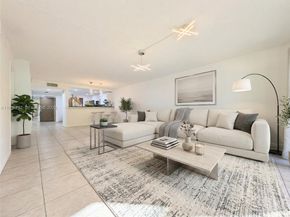 310 Lakeview Dr 105, Weston FL 33326