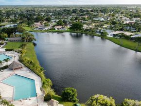 310 Lakeview Dr 105, Weston FL 33326
