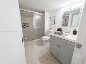 310 Lakeview Dr 105, Weston FL 33326