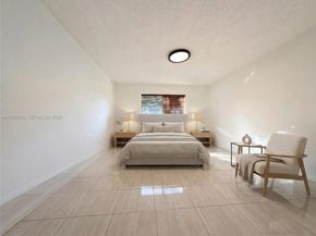 310 Lakeview Dr 105, Weston FL 33326
