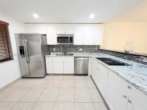 310 Lakeview Dr 105, Weston FL 33326