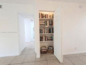 310 Lakeview Dr 105, Weston FL 33326