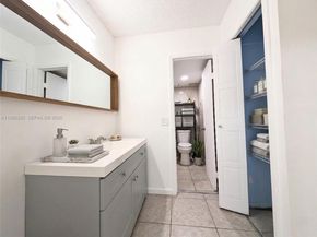 310 Lakeview Dr 105, Weston FL 33326