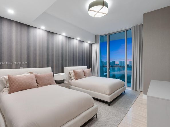 18501 Collins Ave 1401/02, Sunny Isles Beach FL 33160
