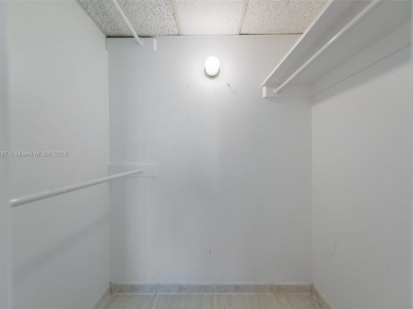 1950 S Ocean Dr 17N, Hallandale Beach FL 33009