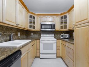 1950 S Ocean Dr 17N, Hallandale Beach FL 33009