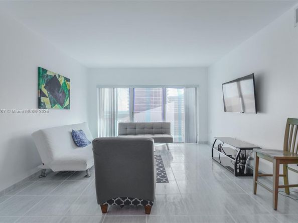 1950 S Ocean Dr 17N, Hallandale Beach FL 33009