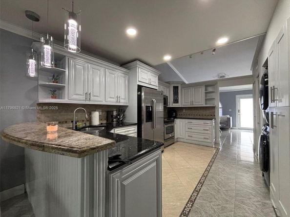 2765 W 54th St, Hialeah FL 33016