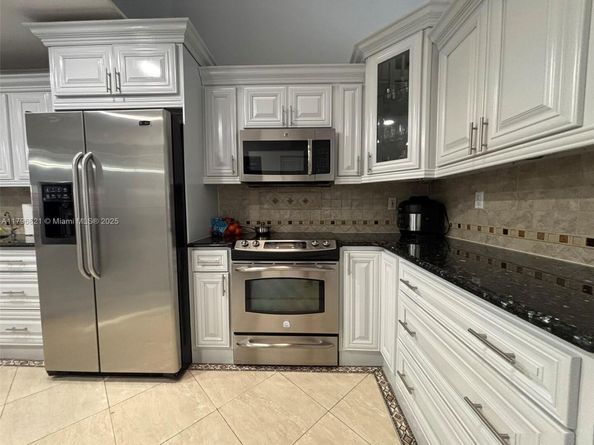 2765 W 54th St, Hialeah FL 33016