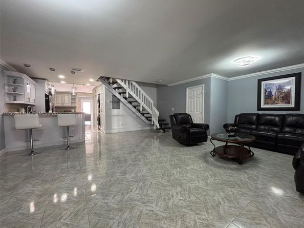 2765 W 54th St, Hialeah FL 33016