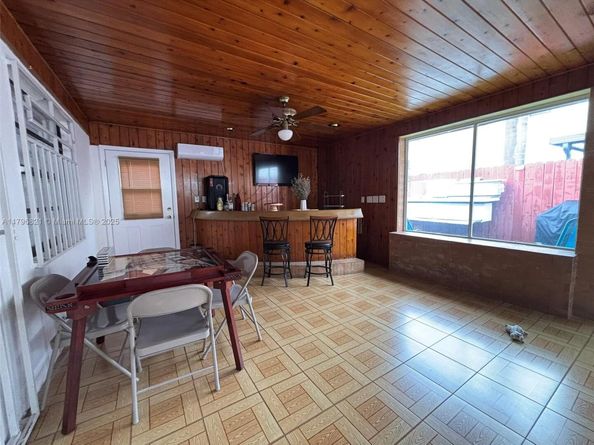 2765 W 54th St, Hialeah FL 33016