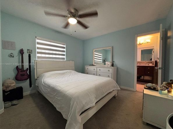 2765 W 54th St, Hialeah FL 33016