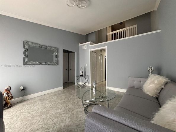 2765 W 54th St, Hialeah FL 33016