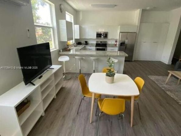 1052 NW 27th St, Miami FL 33127