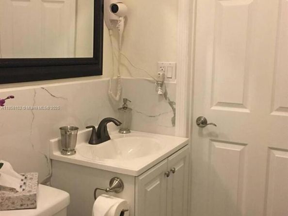 3280 SW 21st St, Miami FL 33145