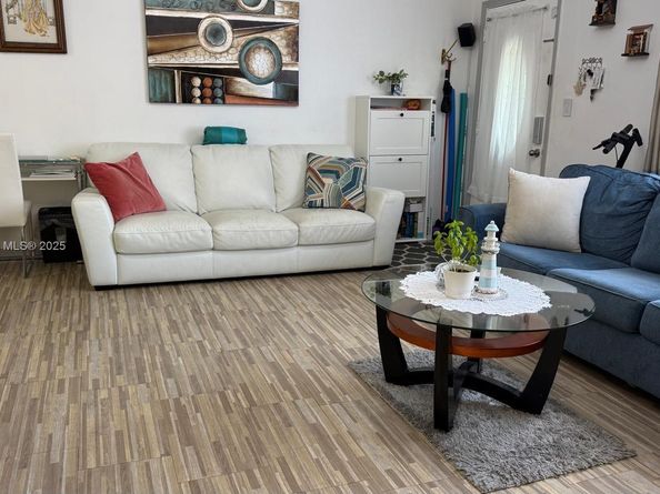 3280 SW 21st St, Miami FL 33145