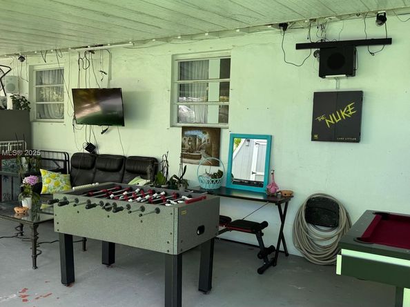 3280 SW 21st St, Miami FL 33145