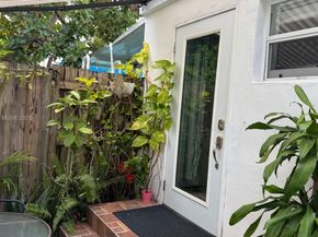 3280 SW 21st St, Miami FL 33145