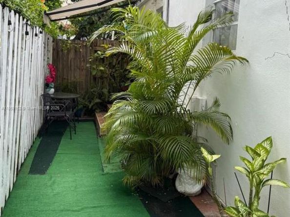 3280 SW 21st St, Miami FL 33145
