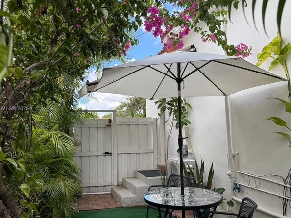 3280 SW 21st St, Miami FL 33145