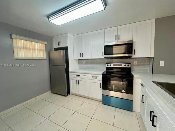 1100 NW 87th Ave 403, Coral Springs FL 33071